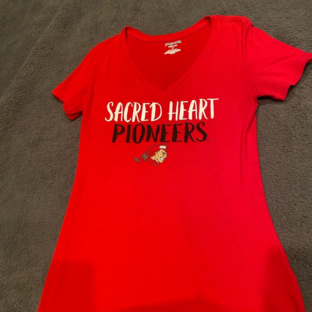 Sacred Heart University Apparel sizes M-XL.